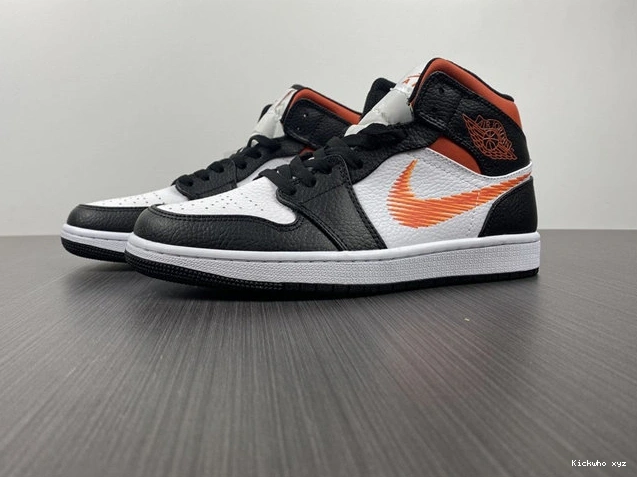 Jordan1 Zig WellDesigned Zag DN4929- 3700 Mid 1026